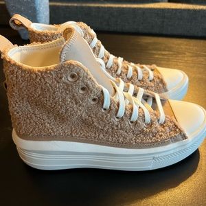 Converse Chuck Taylor All Star Move Platform Sherpa Size 8 New!